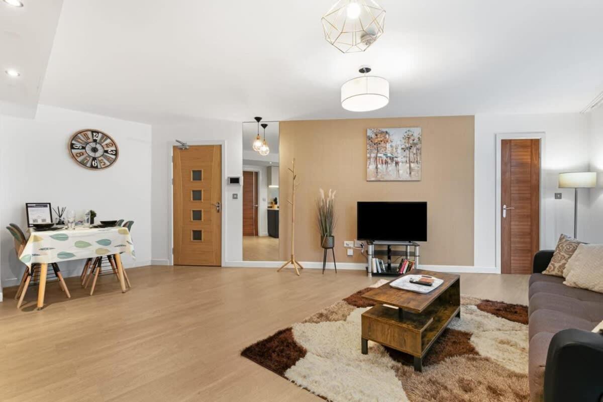 Modern 1 Bedroom Apartment In Woking Town Centre Ngoại thất bức ảnh