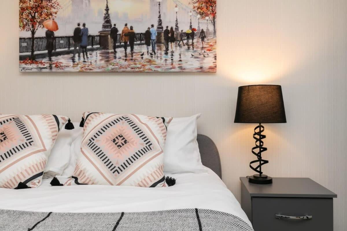 Modern 1 Bedroom Apartment In Woking Town Centre Ngoại thất bức ảnh