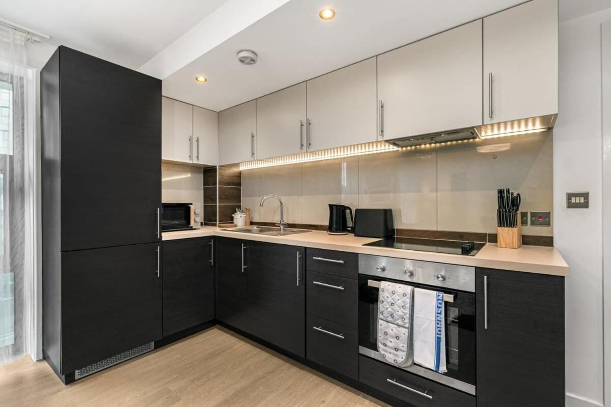 Modern 1 Bedroom Apartment In Woking Town Centre Ngoại thất bức ảnh