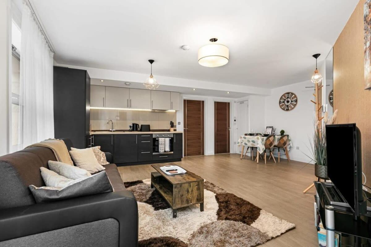 Modern 1 Bedroom Apartment In Woking Town Centre Ngoại thất bức ảnh