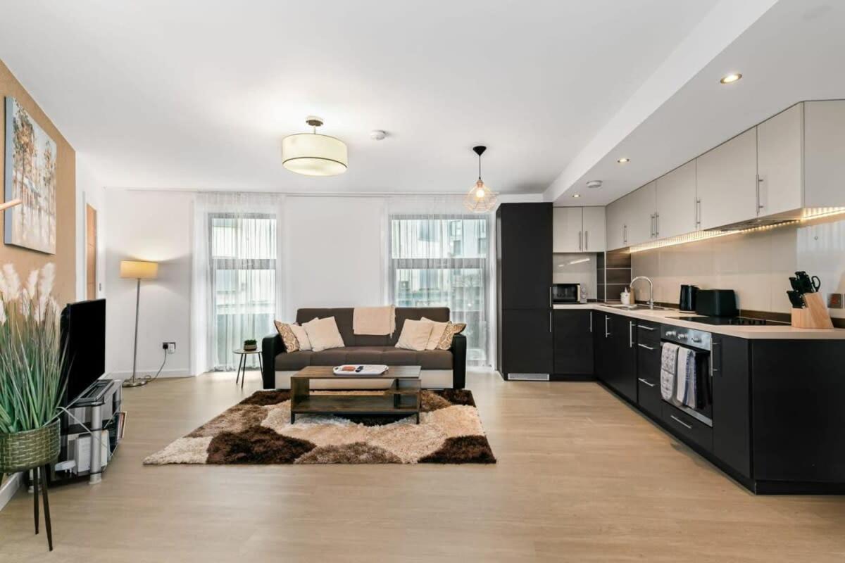 Modern 1 Bedroom Apartment In Woking Town Centre Ngoại thất bức ảnh