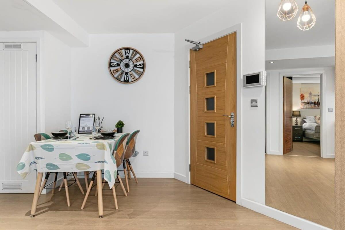 Modern 1 Bedroom Apartment In Woking Town Centre Ngoại thất bức ảnh