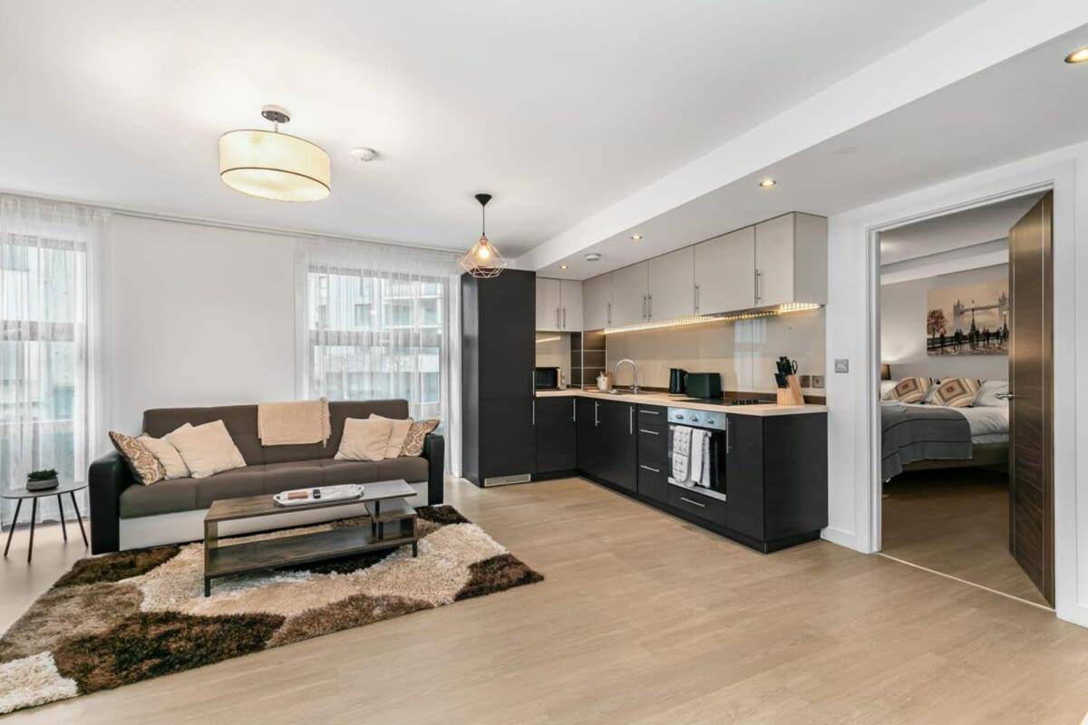 Modern 1 Bedroom Apartment In Woking Town Centre Ngoại thất bức ảnh